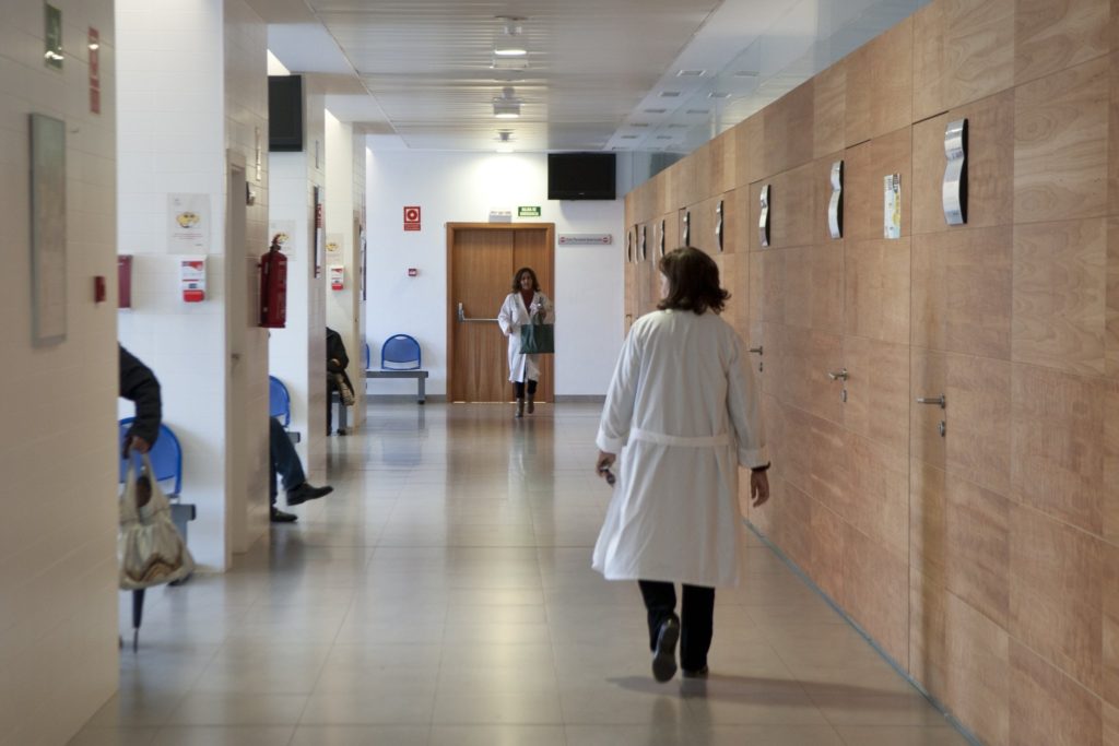 Sueldo de enfermera. Enfermeras en Hospital de Andalucía - PiCuida
